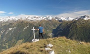 39 La piccola croce di vetta del Pizzo Badile...